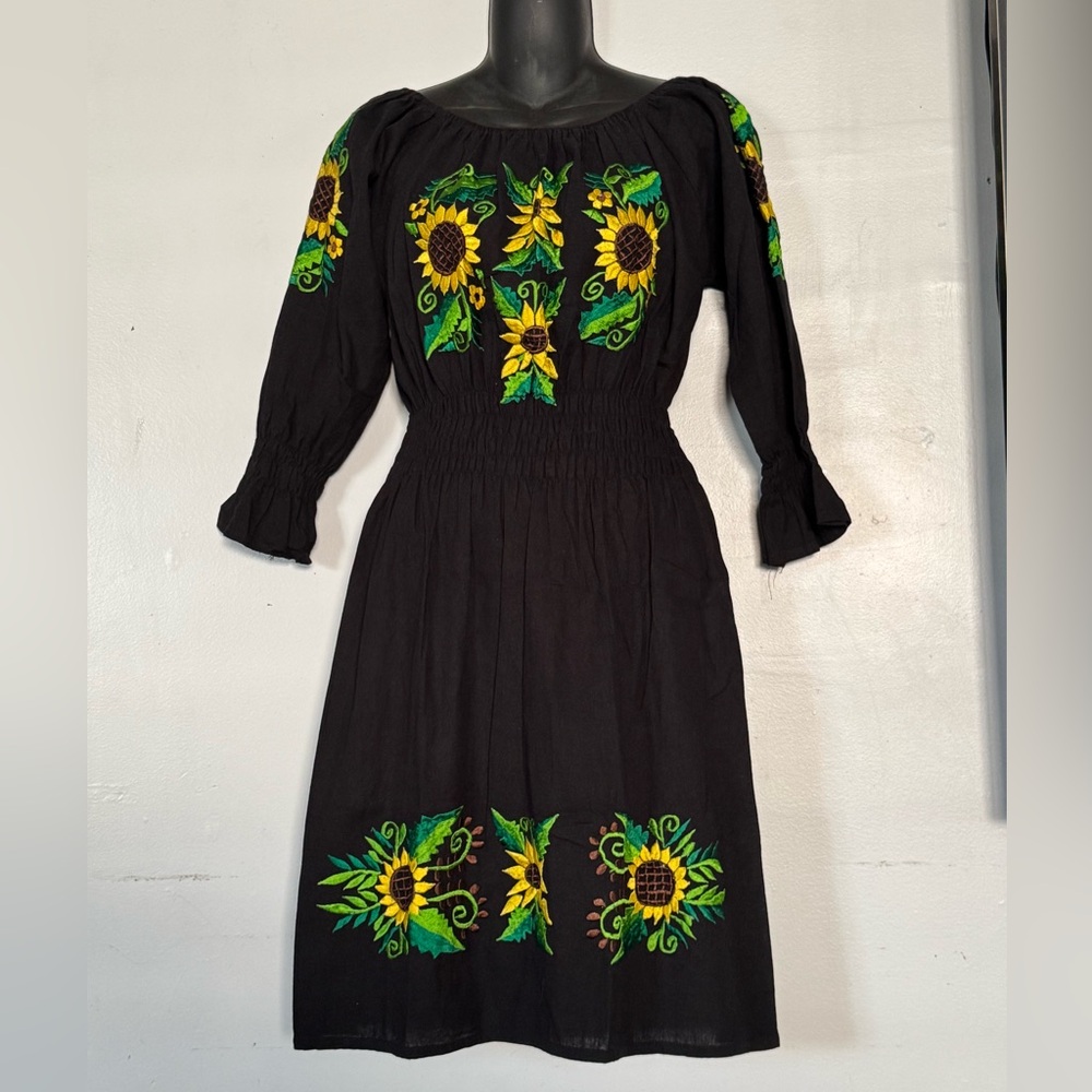 NWOT- Artesanal Beautiful black dress embroidered whit sunflowers.